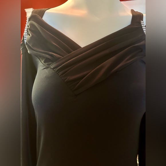 B&B COUTURE A SEXY BLACK COLD SHOULDER LONG SLEEVES TOP WITH SEQUINS- SIZE S - Picture 4 of 9